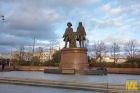 Достопримечательности Екатеринбурга. Памятник основателям города